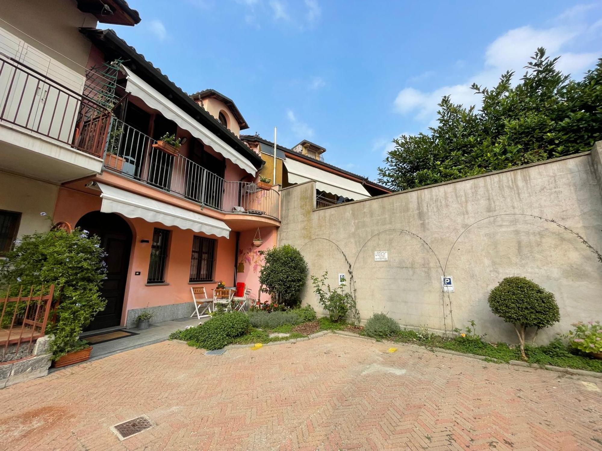 Casa Caroli, Charme E Comfort Nel Cuore Di Alba מראה חיצוני תמונה