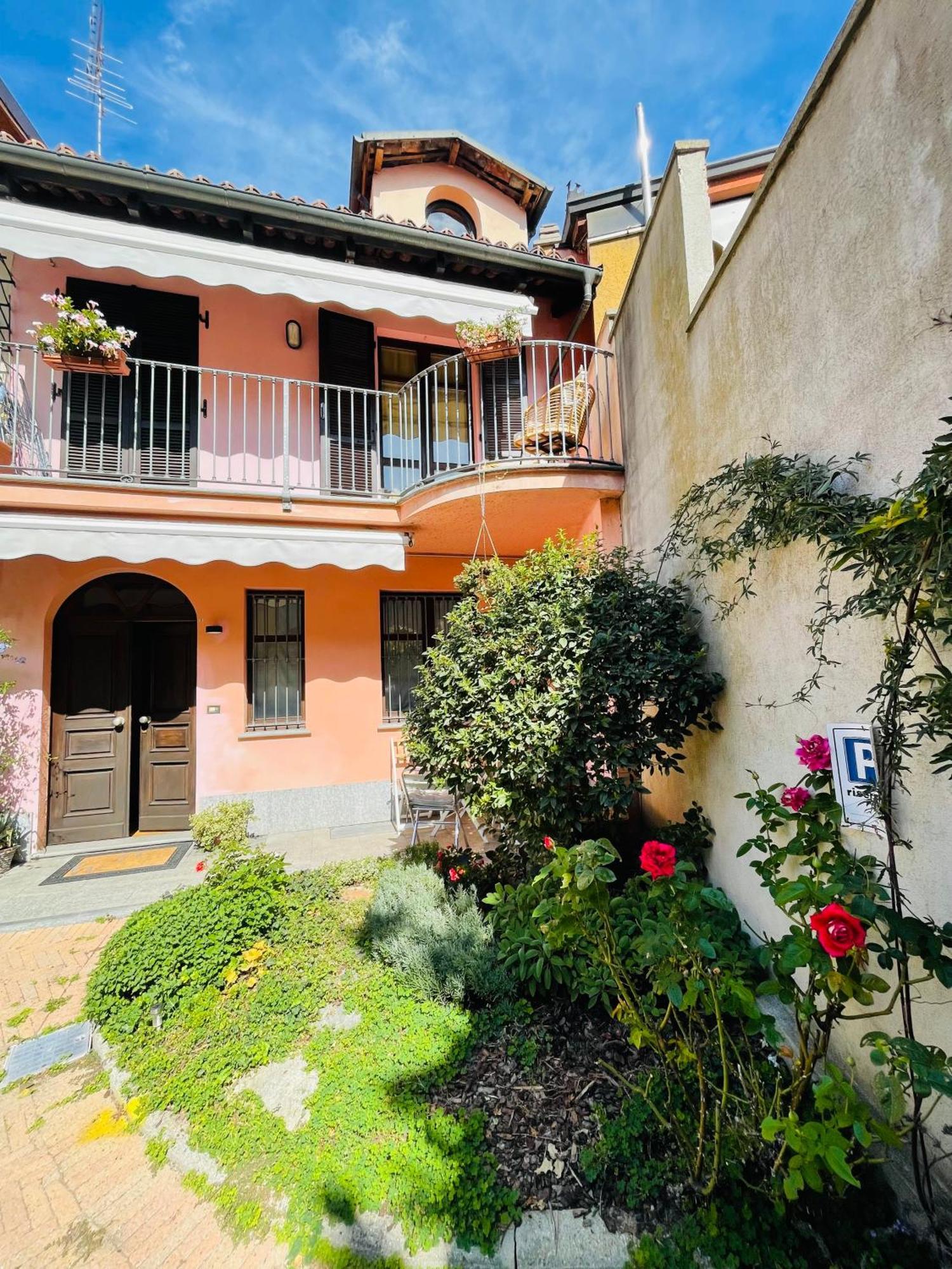 Casa Caroli, Charme E Comfort Nel Cuore Di Alba מראה חיצוני תמונה
